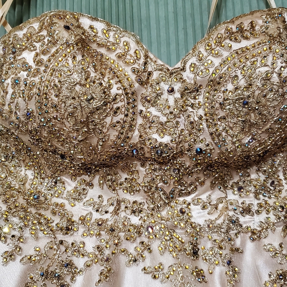 Prom dress - Picture 2 of 6